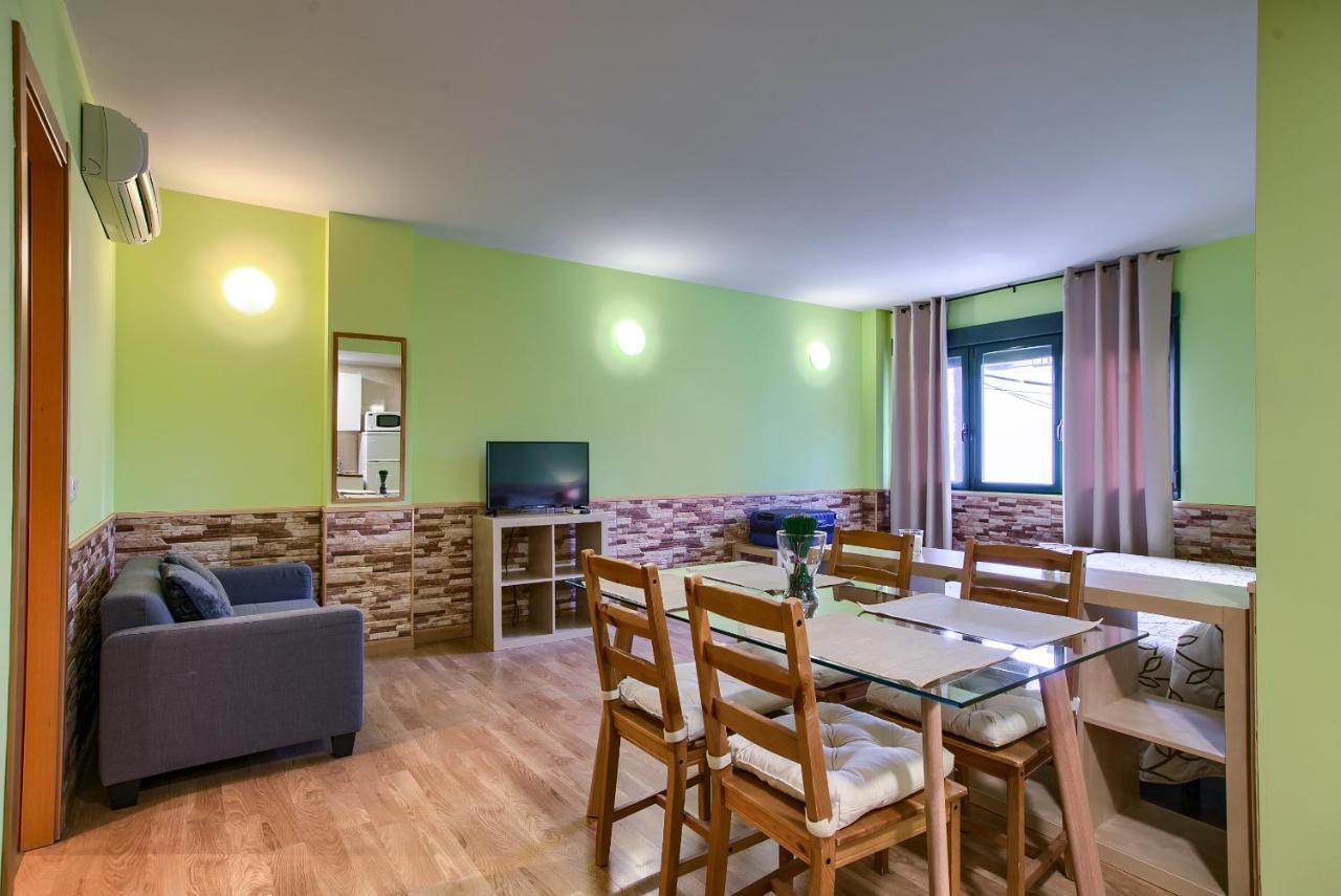 Apartamentos Barajas Madrid Exterior photo