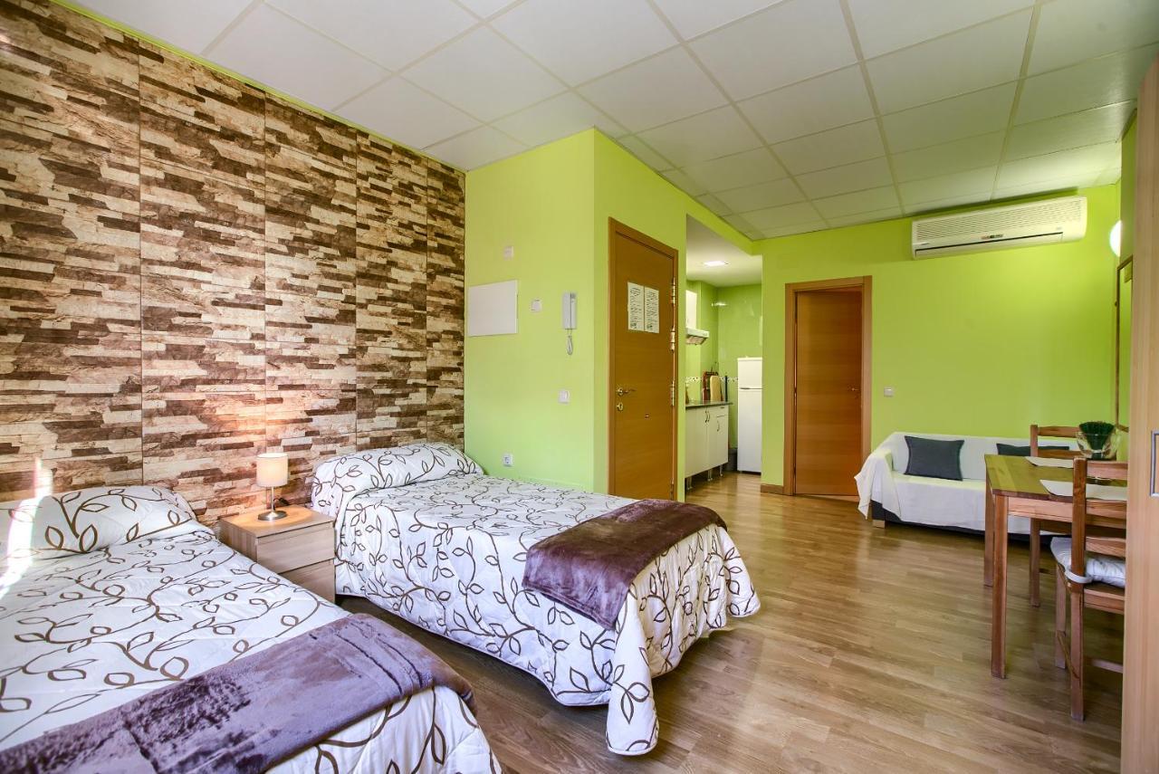 Apartamentos Barajas Madrid Exterior photo