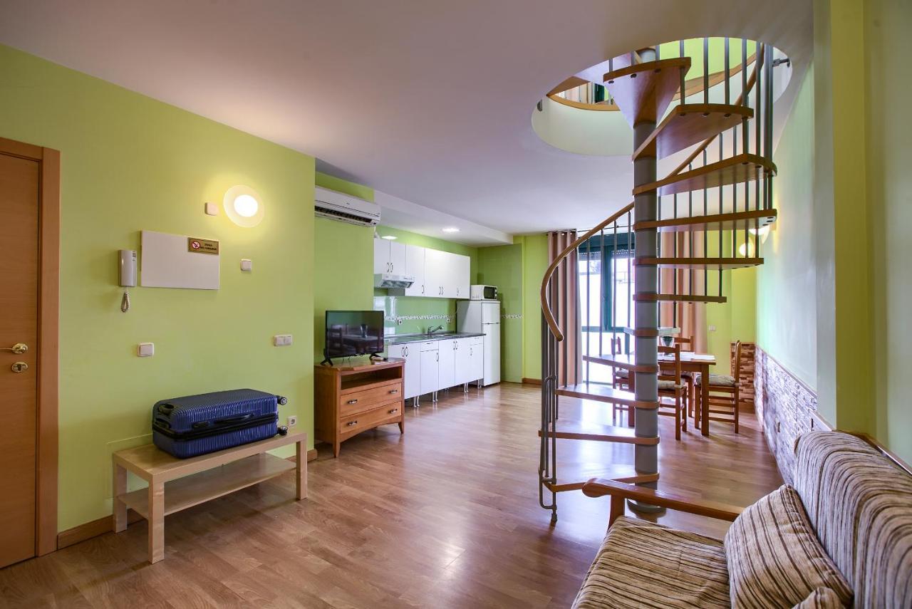 Apartamentos Barajas Madrid Exterior photo