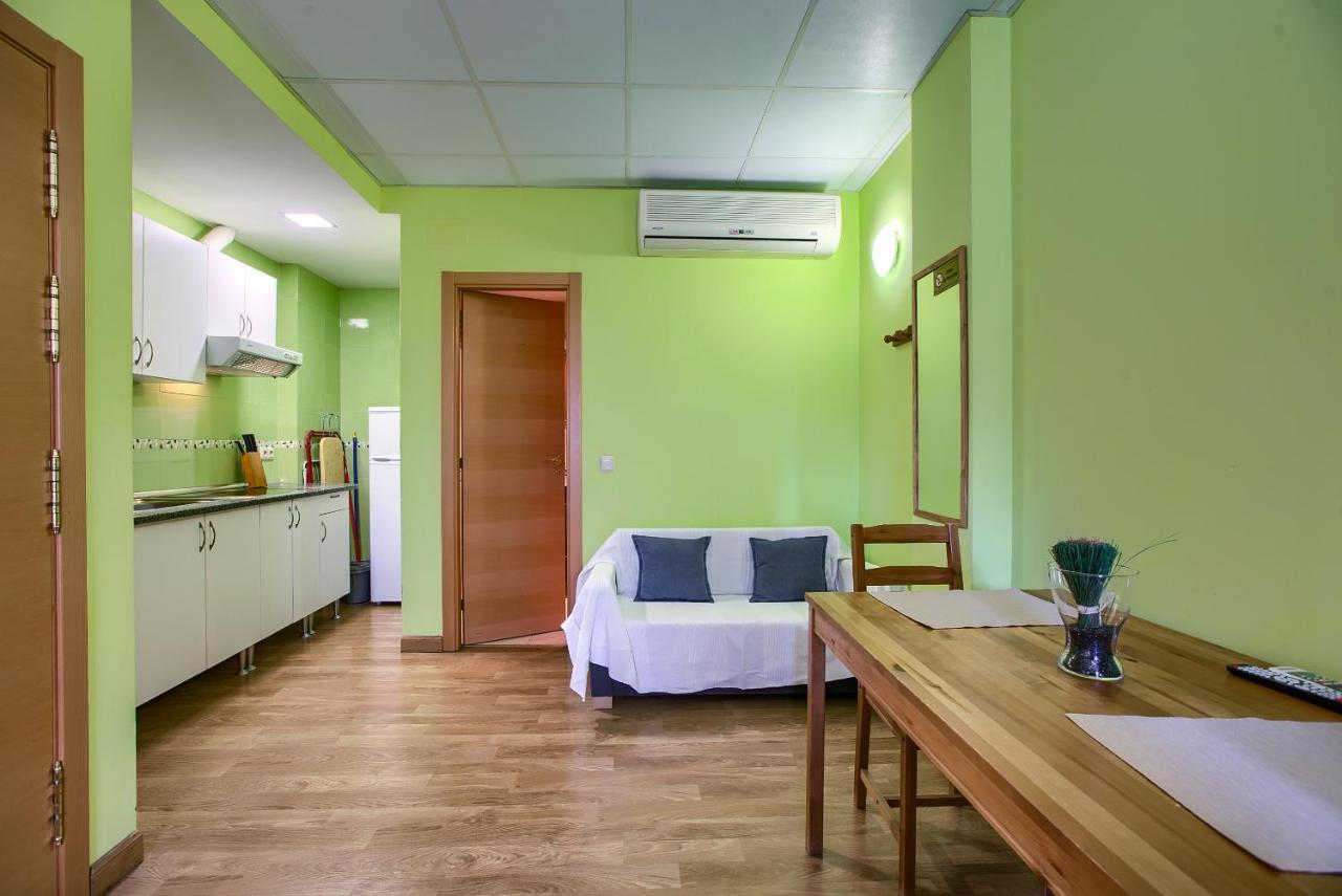 Apartamentos Barajas Madrid Exterior photo