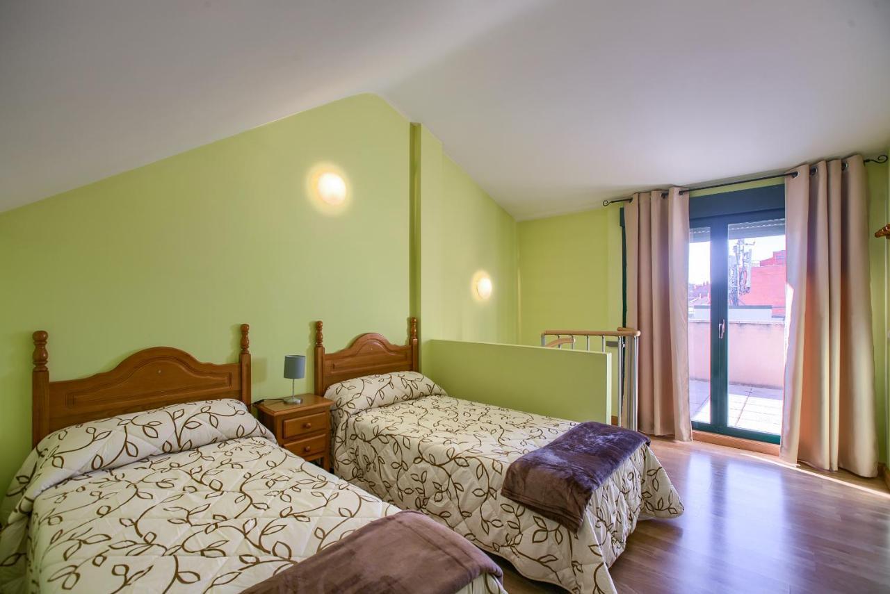 Apartamentos Barajas Madrid Exterior photo