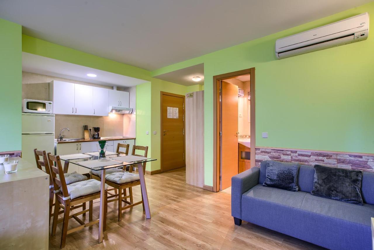 Apartamentos Barajas Madrid Exterior photo