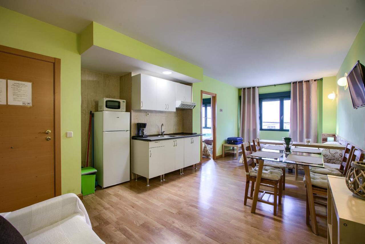 Apartamentos Barajas Madrid Exterior photo