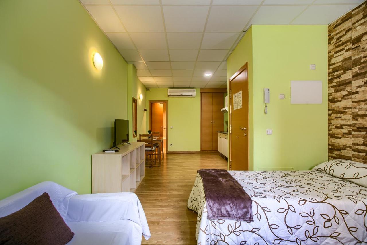 Apartamentos Barajas Madrid Exterior photo