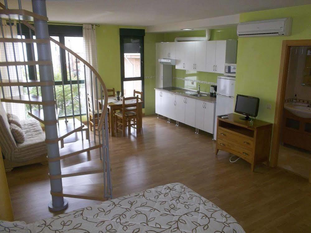 Apartamentos Barajas Madrid Exterior photo